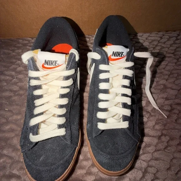 Nike women’s navy and White Sneakers size 9 - Picture 2 of 5